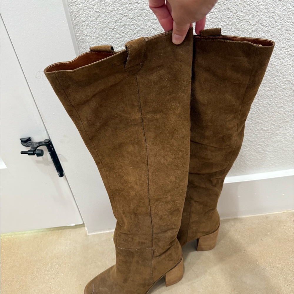 Brown Heeled Boots with Slouchy Design